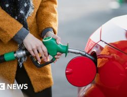 Pemimpin Asda Menepis Tuduhan Keuntungan Berlebihan Saat Harga Bensin Melonjak di Atas 150p