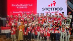Berita Gemilang: Pelajar Indonesia Boyong Piala Juara Umum Olimpiade Sains Internasional di Singapura!