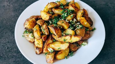 Berikut adalah 10 ide judul berita yang unik dan variatif mengenai menu diet pemula: